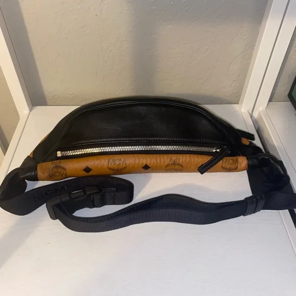 🔥 NWT MCM SIGNATURE COGNAC & BLACK LEATHER SMALL FANNY PACK WAIST BUM BAG - Picture 9 of 9
